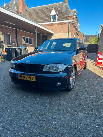 BMW 1-Serie 120I Stoel verwarming, leder, Parkeer Sensoren beschikbaar voor biedingen