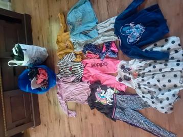 Meisjes pakket 122 128 groot beschikbaar voor biedingen