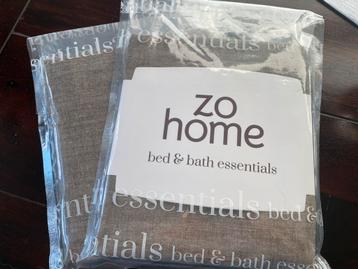 2 taupe kussenslopen beschikbaar voor biedingen