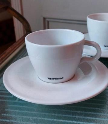 Nespresso kop en schotels  beschikbaar voor biedingen