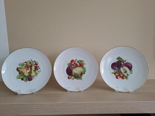 Set van 3 vintage borden met fruit, Huis en Inrichting, Keuken | Servies, Zo goed als nieuw, Bord(en), Overige stijlen, Porselein