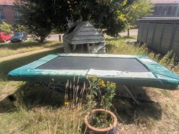 rechthoekige trampoline salta gratis beschikbaar voor biedingen