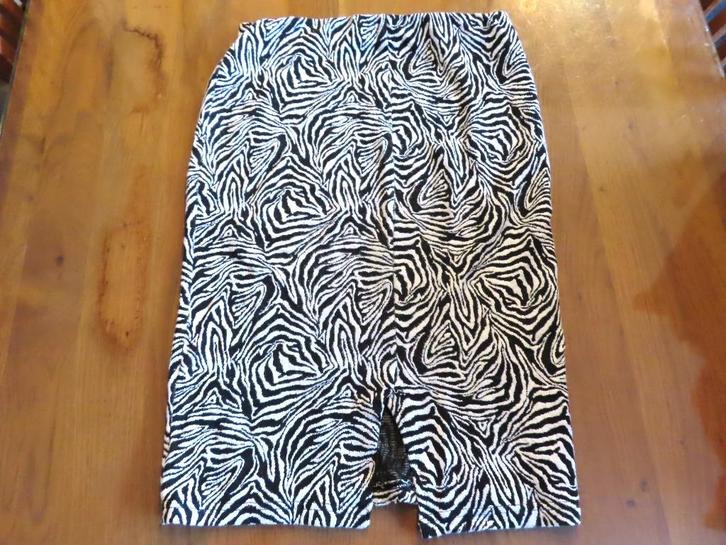 GOA Geweldige Elastische Zebra Print Rok met Split M 38, Kleding | Dames, Rokken, Zo goed als nieuw, Maat 38/40 (M), Zwart, Boven de knie