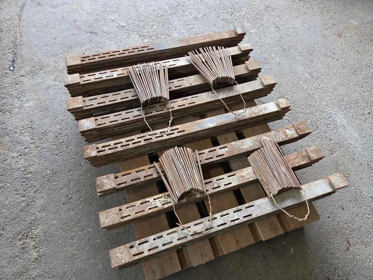 80 stalen kolomkranslatten 100 cm + spieën, beton bekisting, Doe-het-zelf en Verbouw, Overige Doe-het-zelf en Verbouw, Gebruikt