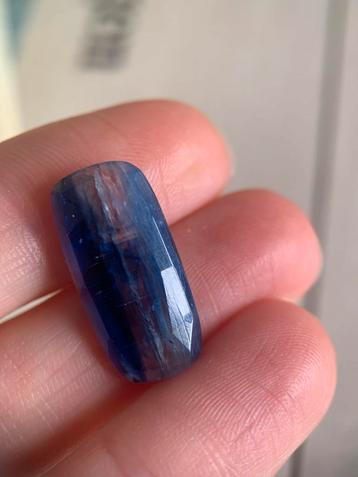 Kyaniet cabochon groot beschikbaar voor biedingen