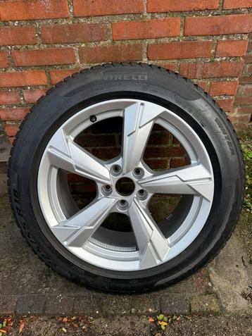 Originele schadevrije Audi velgen met Pirelli winterbanden beschikbaar voor biedingen