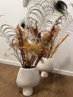 Droogbloemen met pauwveren in wit matte keramische vazen, Ophalen, Zo goed als nieuw