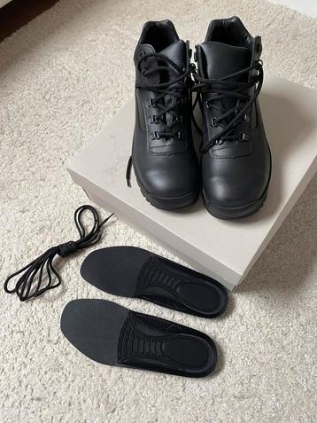 Nieuwe werk schoenen / veiligheids schoenen  beschikbaar voor biedingen