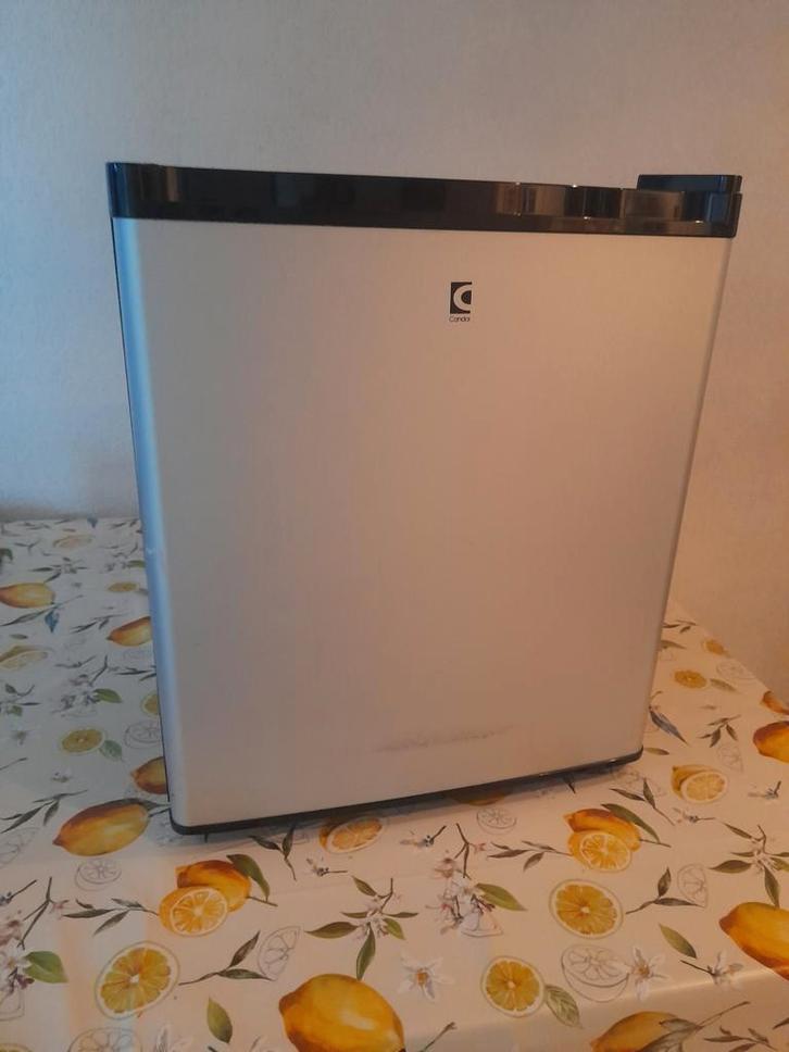 Mini Koelkast - Compact & Handig!, Witgoed en Apparatuur, Koelkasten en IJskasten, Gebruikt, Zonder vriesvak, Minder dan 75 liter