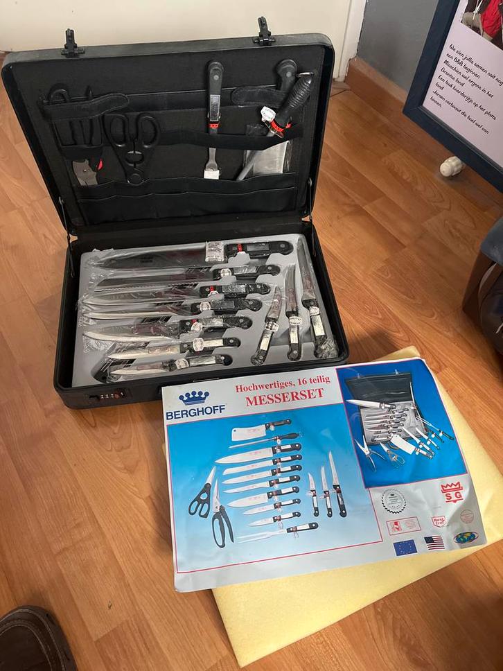 Nieuwe 16-delige messenset in koffer - nooit gebruikt!, Huis en Inrichting, Keuken | Bestek, Nieuw, Bestekset, Rvs of Chroom, Ophalen
