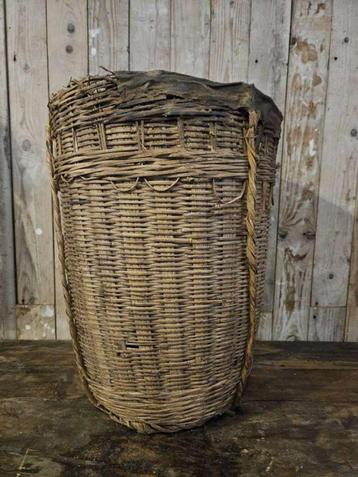 oude leemmand ``WOONWINKEL RUSTIEK`` beschikbaar voor biedingen