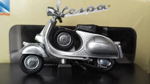 Vespa 150 GS 1955 1:32 Newray Pol, Hobby en Vrije tijd, Modelauto's | 1:32, Zo goed als nieuw, Tractor of Landbouw, Ophalen of Verzenden
