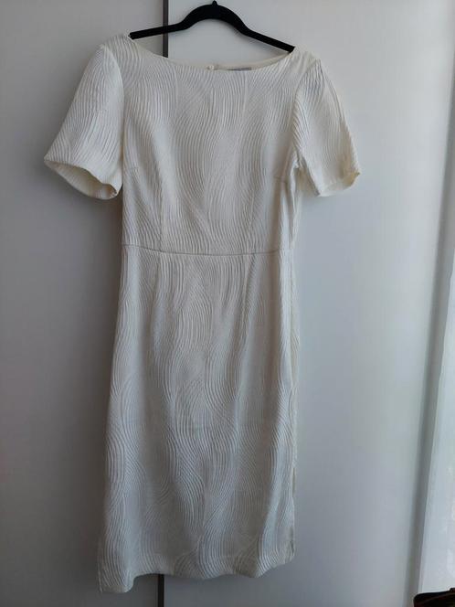 H&M Ecru witte midi jurk maat 38 / 40, Kleding | Dames, Jurken, Zo goed als nieuw, Maat 38/40 (M), Wit, Onder de knie, Verzenden