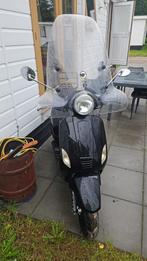Nette capri scooter, Fietsen en Brommers, Ophalen, Benzine, Overige merken