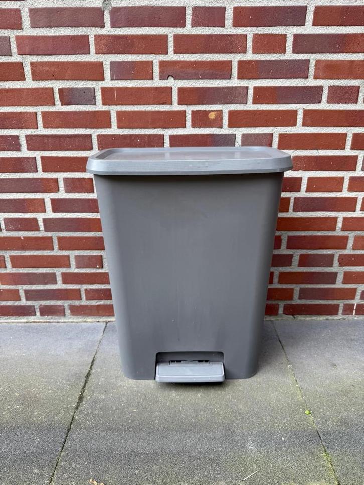 IKEA Knockla pedaalemmer, Huis en Inrichting, Woonaccessoires | Prullenbakken, Gebruikt, Kunststof, 50 tot 75 cm, 40 liter of meer
