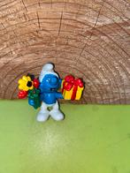 Smurfen smurf met kado en bloemen, Verzamelen, Smurfen, Ophalen of Verzenden, Zo goed als nieuw