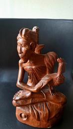 Javaans houtsnijwerk van een krijger met vechthaan, Ophalen of Verzenden