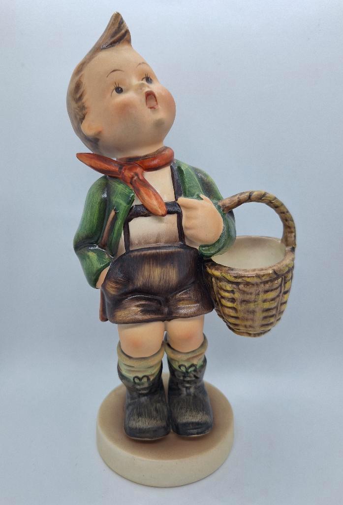 Goebel Hummel - 51/0 - Village Boy (TMK2), Verzamelen, Beelden en Beeldjes, Gebruikt, Hummel, Ophalen of Verzenden