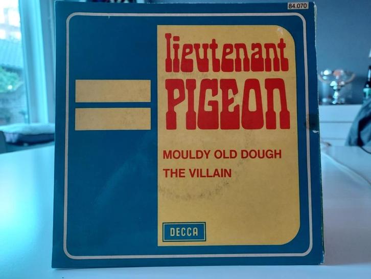 7" Single Lieutenant Pigeon - Mouldy Old Dough / The Villain, Cd's en Dvd's, Vinyl Singles, Gebruikt, Single, Pop, 7 inch, Ophalen of Verzenden