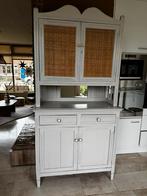 Leuk wit kastje met rieten deuren, Antiek en Kunst, Antiek | Meubels | Kasten, Ophalen