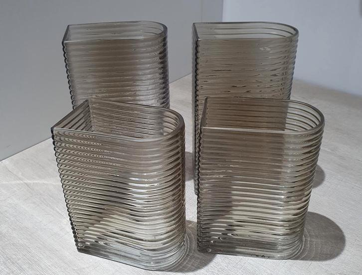 Set van 4 D-vormige vaasjes, Huis en Inrichting, Woonaccessoires | Vazen, Zo goed als nieuw, Overige kleuren, Minder dan 50 cm