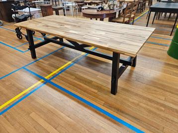 Ikea Skogsta 235x100 beschikbaar voor biedingen