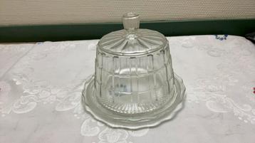 Glazen stolp, brocante beschikbaar voor biedingen