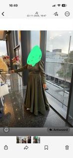 Groene satijnen galajurk maat M/L, Kleding | Dames, Gelegenheidskleding, Galajurk, Maat 42/44 (L), Ophalen of Verzenden, Gedragen