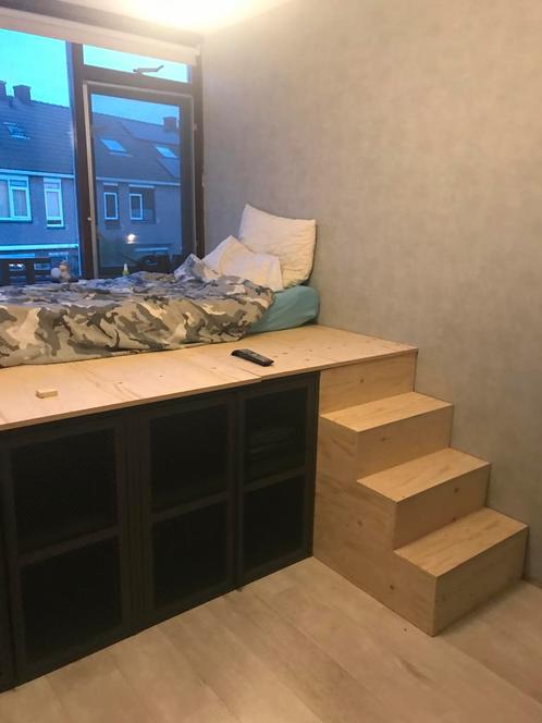Houten podium bed met 2 kastjes en trap, Huis en Inrichting, Slaapkamer | Bedden, Tweepersoons, 180 cm, Overige maten, Hout, Ophalen