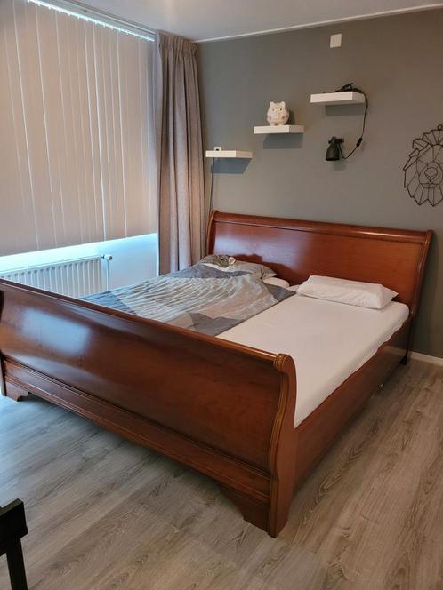 KERSENHOUTEN LEDIKANT MET ELECTRISCH  VERSTELBARE LATTEN BOD, Huis en Inrichting, Slaapkamer | Bedden, Gebruikt, Tweepersoons