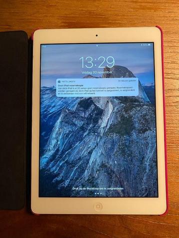 iPad Air model A1474 met 128gb en fraaie hoes