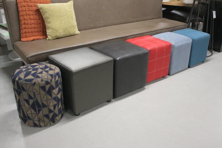 Diverse leuke hockers poef vierkant rond leer stof, Huis en Inrichting, Banken | Voetenbanken en Poefen, Zo goed als nieuw, Minder dan 50 cm