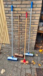 Diverse bezems. Alles in 1x ophalen 10 euro, Huis en Inrichting, Schoonmaakartikelen, Ophalen