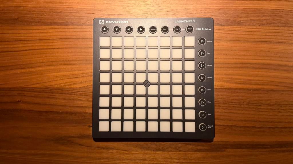 Novation launchpad MKII, Muziek en Instrumenten, Midi-apparatuur, Ophalen of Verzenden, Zo goed als nieuw