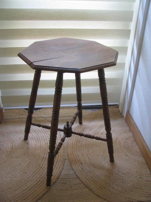 Tafel * octogonaal * gedraaide details * knop * LEUK !, Antiek en Kunst, Antiek | Meubels | Tafels, Ophalen