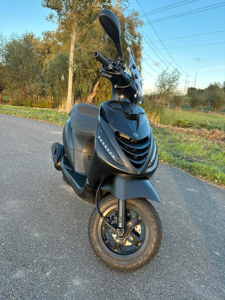 Piaggio Zip 4t 50cc BROM 2018, Fietsen en Brommers, Scooters | Piaggio, Zo goed als nieuw, Zip, Benzine, Ophalen of Verzenden