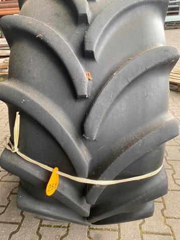 Tractorbanden en wagenbanden en dubbellucht en Minitrekker b beschikbaar voor biedingen