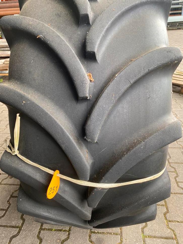 Tractorbanden en wagenbanden en dubbellucht en Minitrekker b, Zakelijke goederen, Agrarisch | Onderdelen | Banden, Velgen en Assen