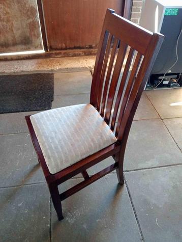 Eetkamerstoelen (7) beschikbaar voor biedingen