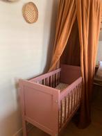 Oudroze Baby Wieg incl. Matras & Hoeslakentje, Kinderen en Baby's, Babywiegjes en Ledikanten, Ophalen, Zo goed als nieuw, Wieg
