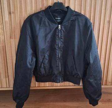 Leuke zwarte bomber (maat s) van Stradivarius beschikbaar voor biedingen