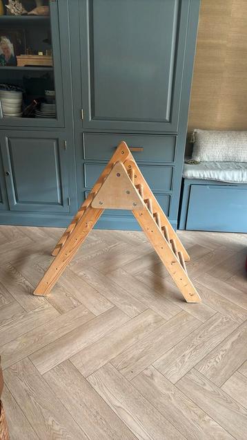 Houten klimrek voor kinderen beschikbaar voor biedingen