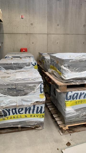 24 pallets chinees hardsteen 45x45x4 beschikbaar voor biedingen