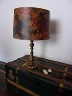 ANTIEKE LAMPVOET BEWERKT KOPER/BRONS + RONDE KAP BLOEMEN+GOU, Ophalen