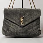 Saint Laurant Loulou Suede Medium Grey | ZGAN, Flex Ltd., Zo goed als nieuw, https://flex.com/contact-us, Nobelstraat 10, 5807 GA Oostrum