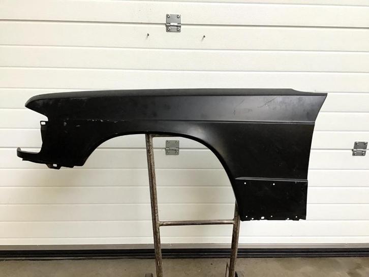 Mercedes W201 190D 190E Linker voorscherm spatbord, Auto-onderdelen, Carrosserie en Plaatwerk, Spatbord, Mercedes-Benz, Oldtimer onderdelen