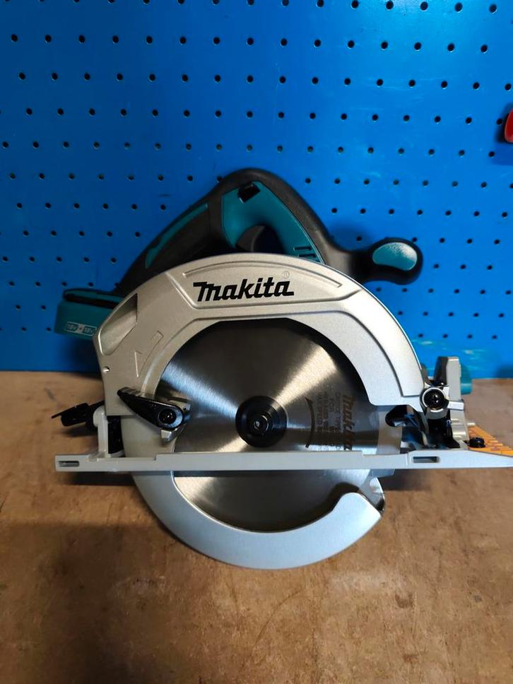 Makita 2x18v accu cirkelzaag NIEUW, Doe-het-zelf en Verbouw, Gereedschap | Zaagmachines, Nieuw, Cirkelzaag, 1200 watt of meer