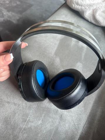 PS4 Gold Wireless Headset met dongle beschikbaar voor biedingen