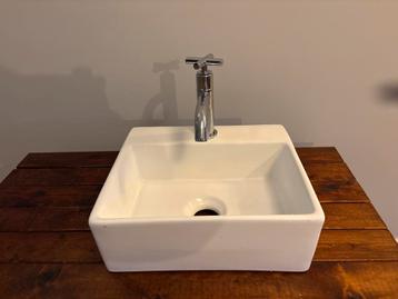 Witte Fontein met RVS Kraan - Nieuw! beschikbaar voor biedingen