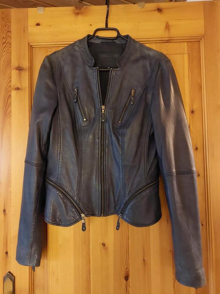 Claudia Sträter leren jack, maat 36, jeansblauw, Kleding | Dames, Jasjes, Kostuums en Pakken, Ophalen of Verzenden